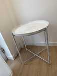 Mesa em metal branco