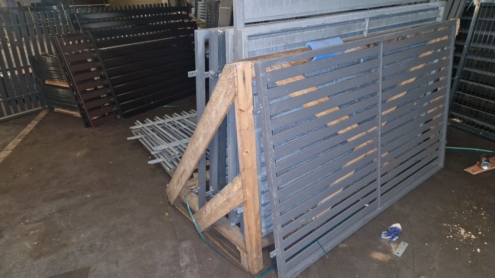 Przęsła ze sztachet pionowych, palisada, inne profile