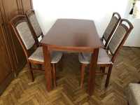 Stół rozkladany z czterema krzesłami