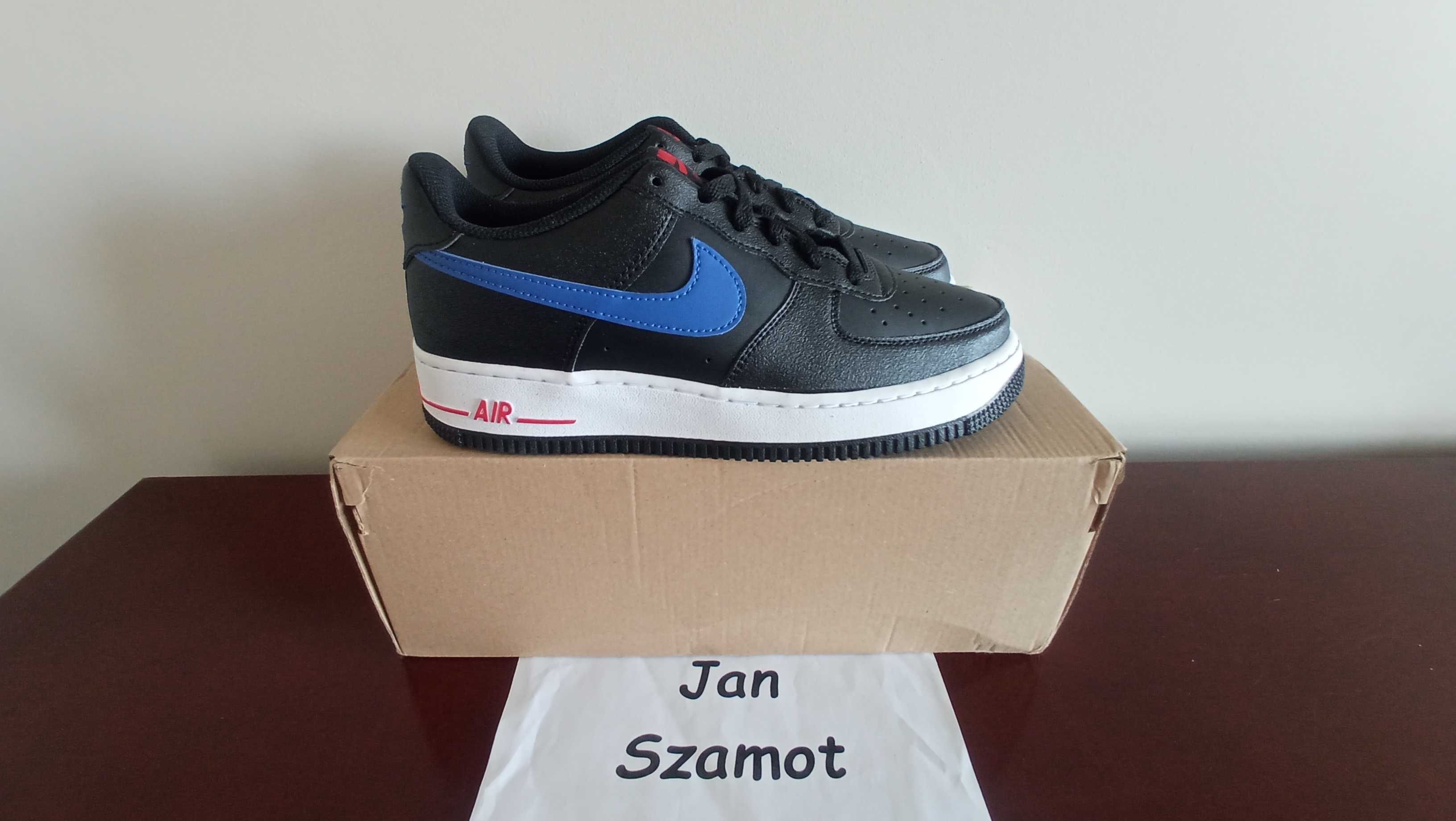 39 Buty Nike Air Force 1 Black / Blue