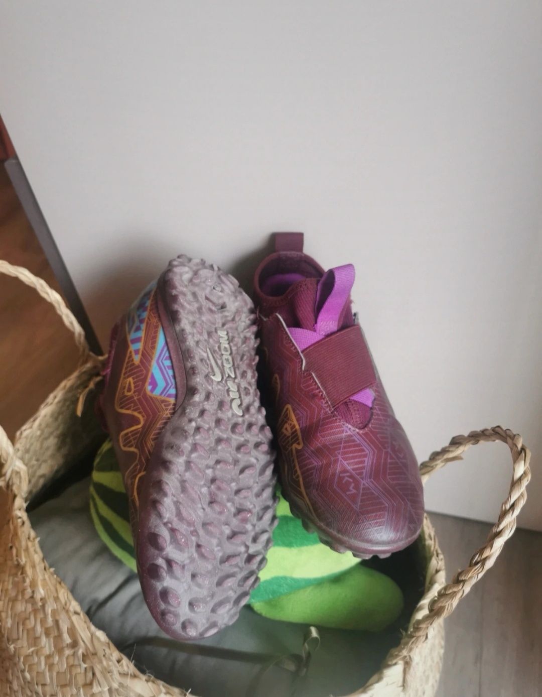 Chuteiras Nike edição especial Mbappé, tamanho 34