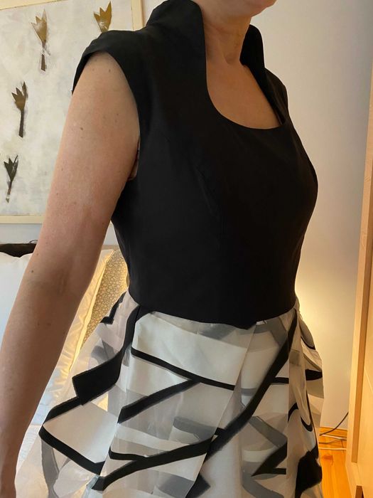 Sukienka koktajlowa czarno-biała elegancka midi r 40