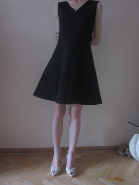 elegancka czarna sukienka kloszowana reserved roz. 34