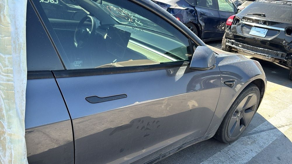 Разборка Tesla model 3