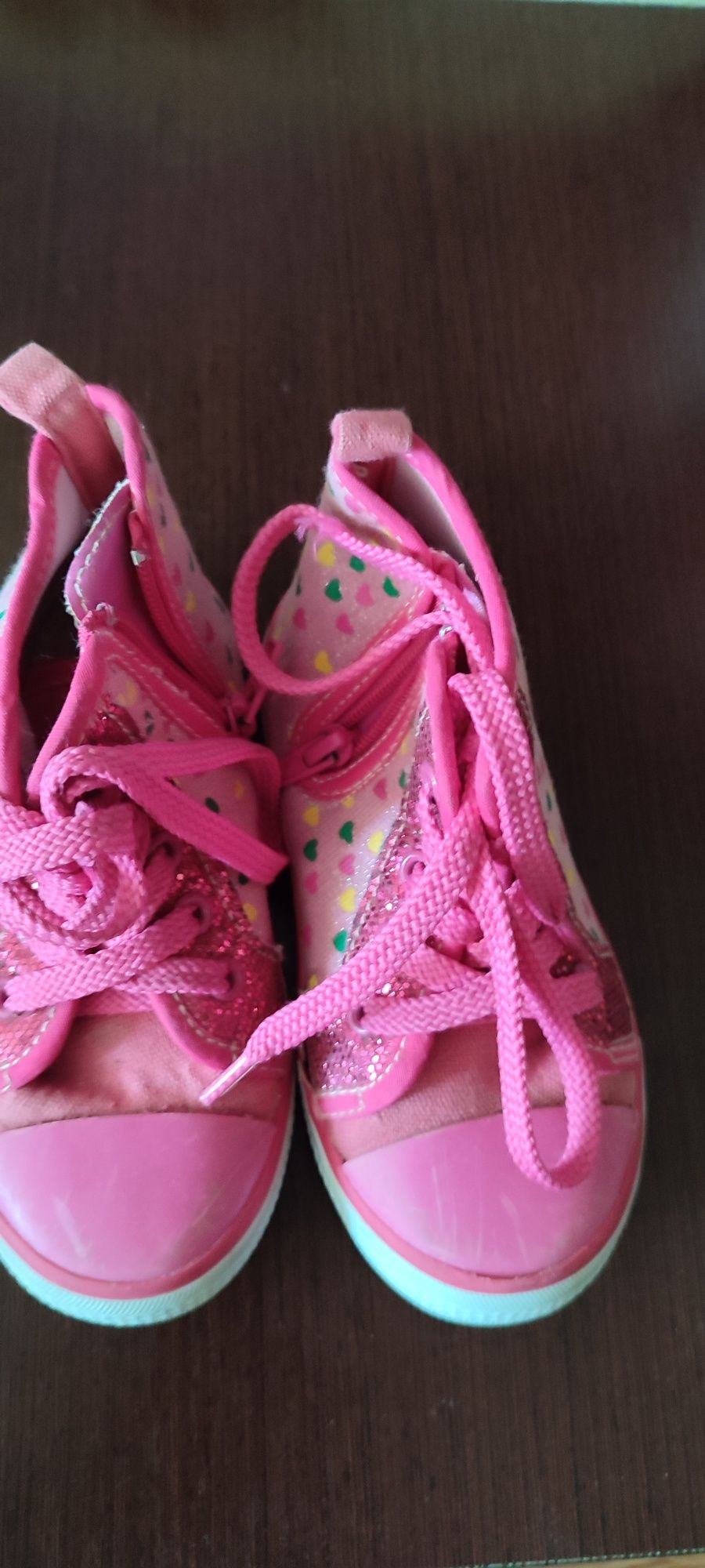 Дитячі кросівки рожевого кольору!