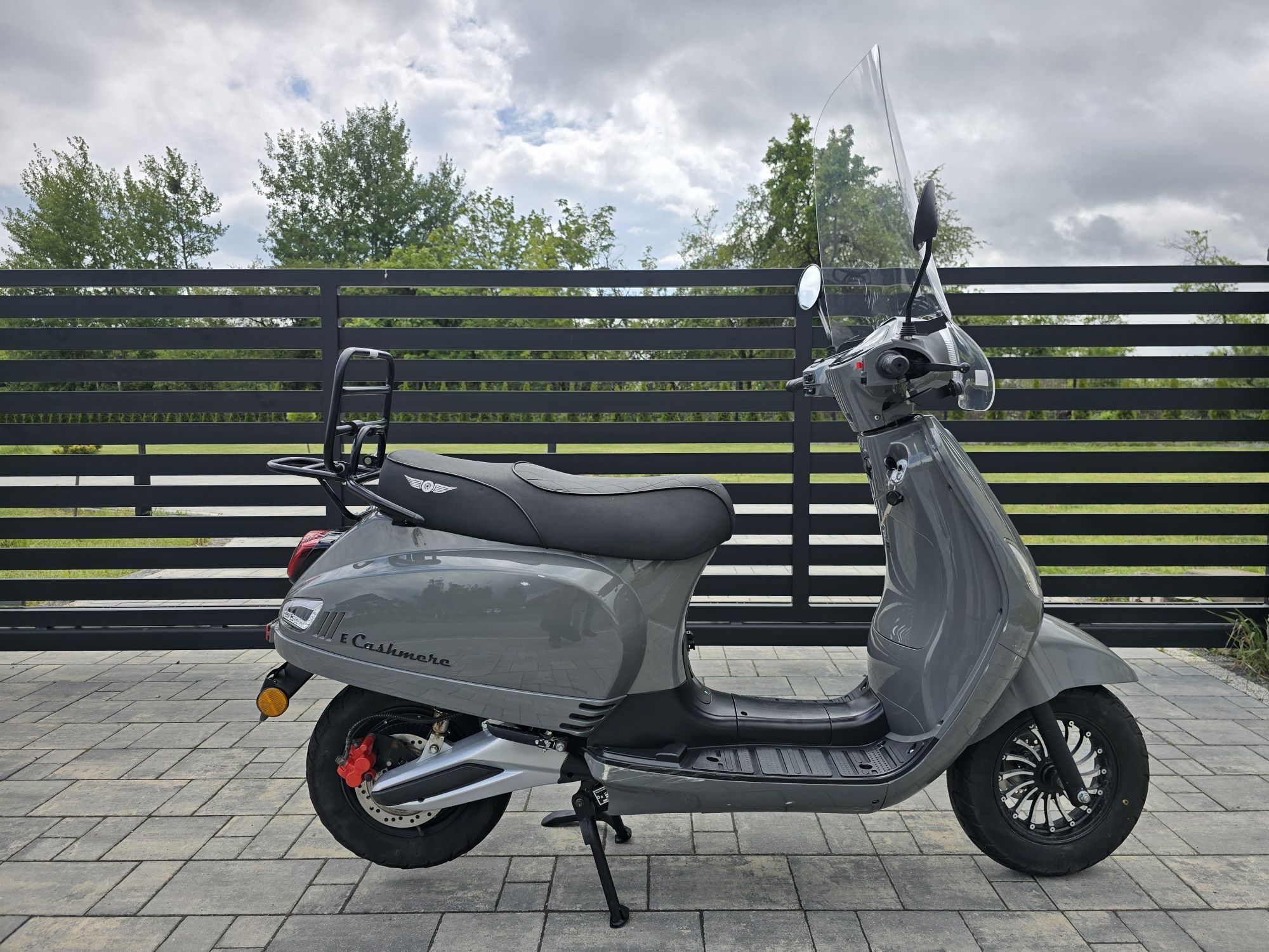 Skuter Elektryczny E-Cashmere Vespa Retro 2022r Wysoka Szyba Transport