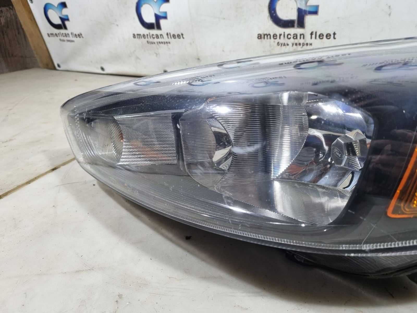 Ford Focus mk3 15-18 Фара левая темная галоген LED DRL / Фокус Америка