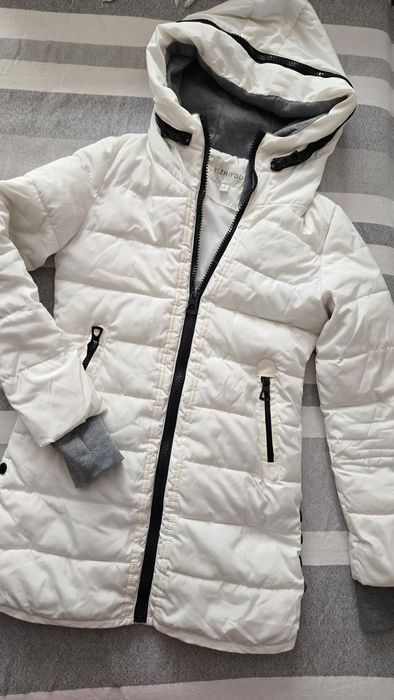 Куртка жіноча / Біла куртка