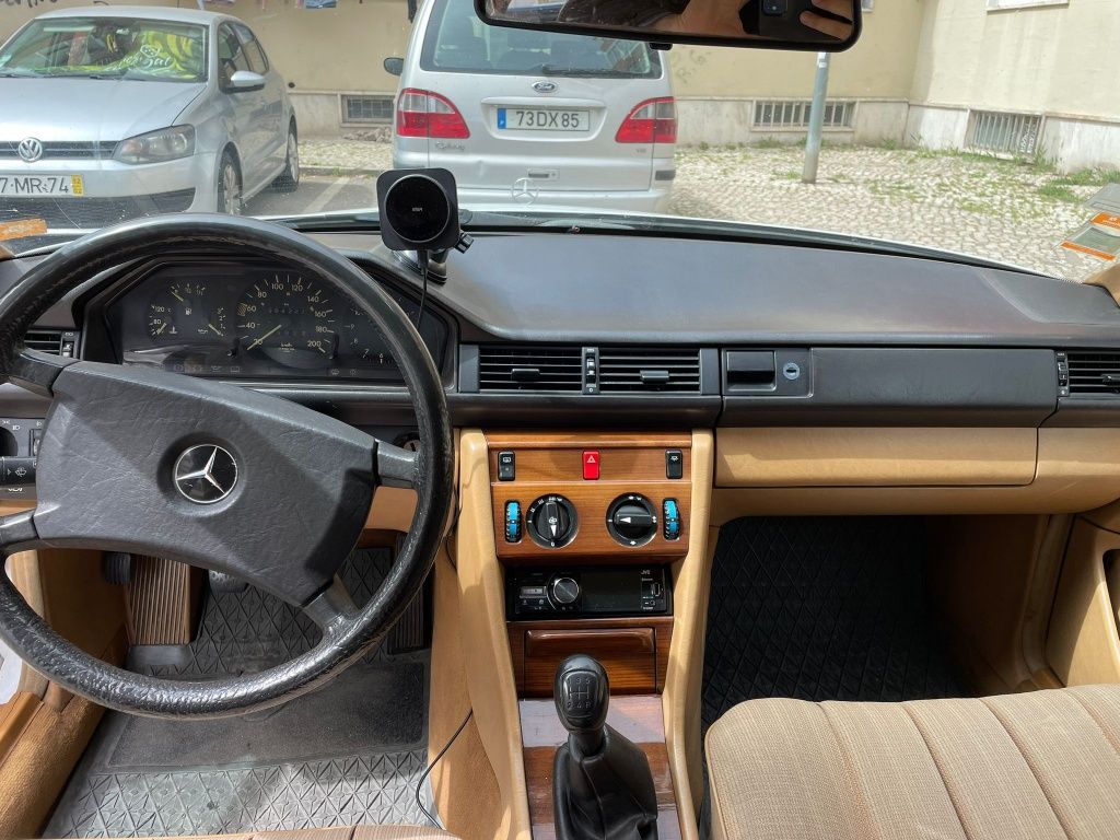 Mercedes Benz 250 D w124