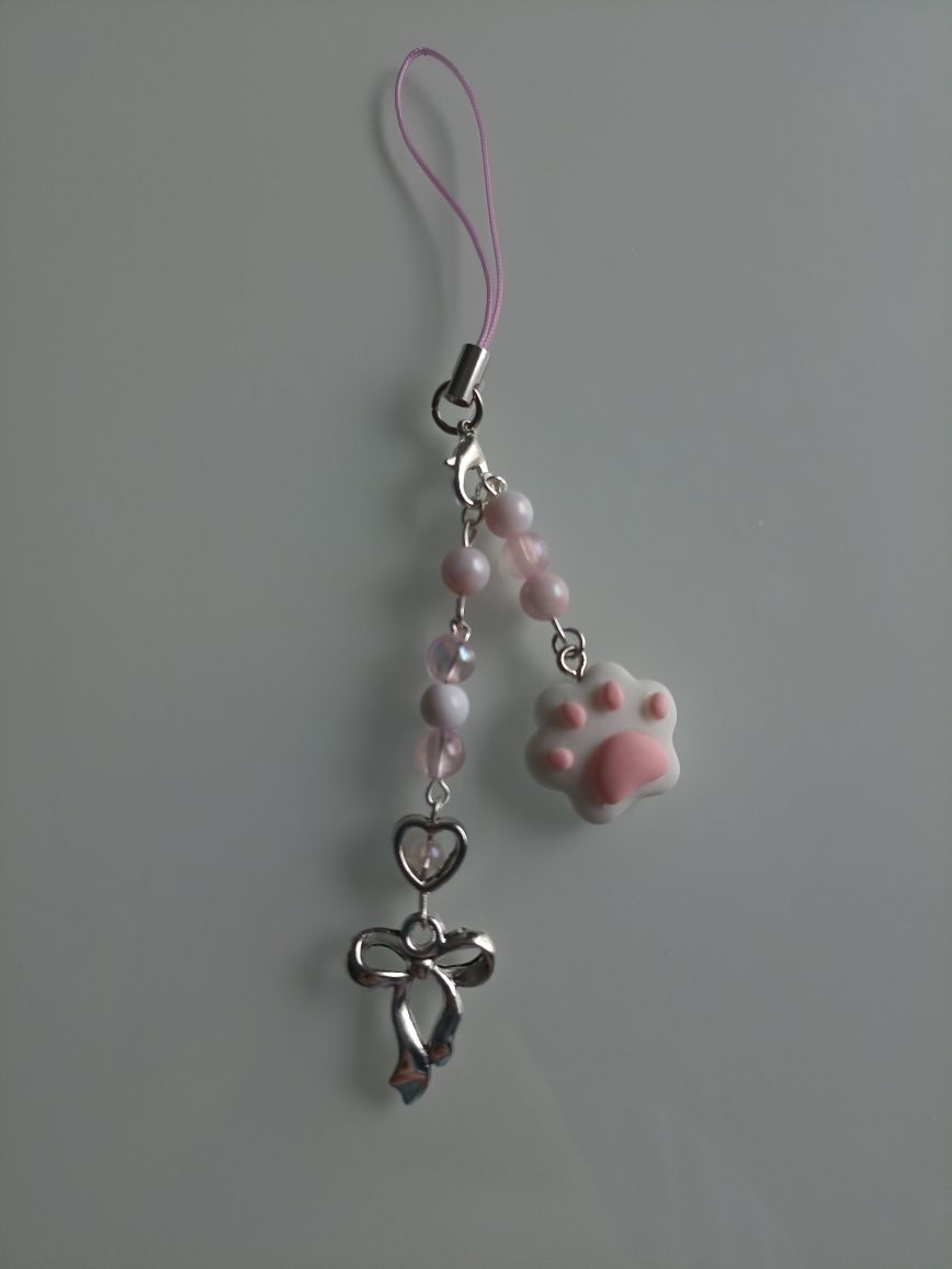 Kitty cat paw keychain- uroczy breloczek z kocią łapką