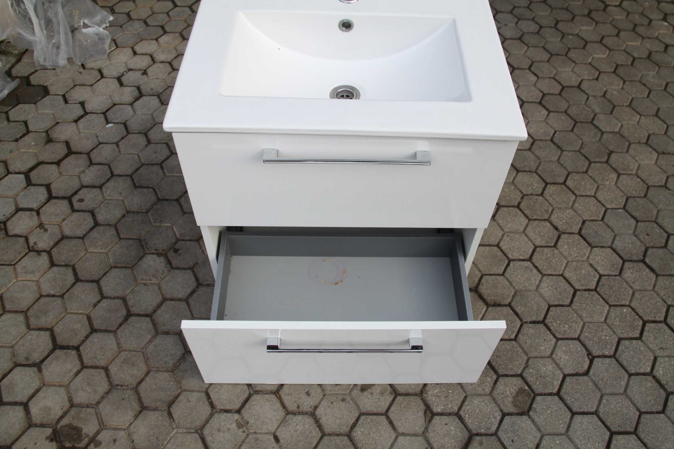 Szafka Łazienkowa  ze Zlewem Ceramicznym  Podwieszana