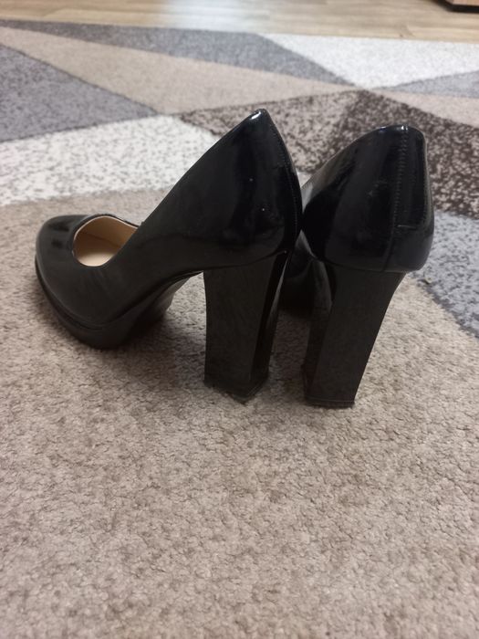 Женские туфли лакированные