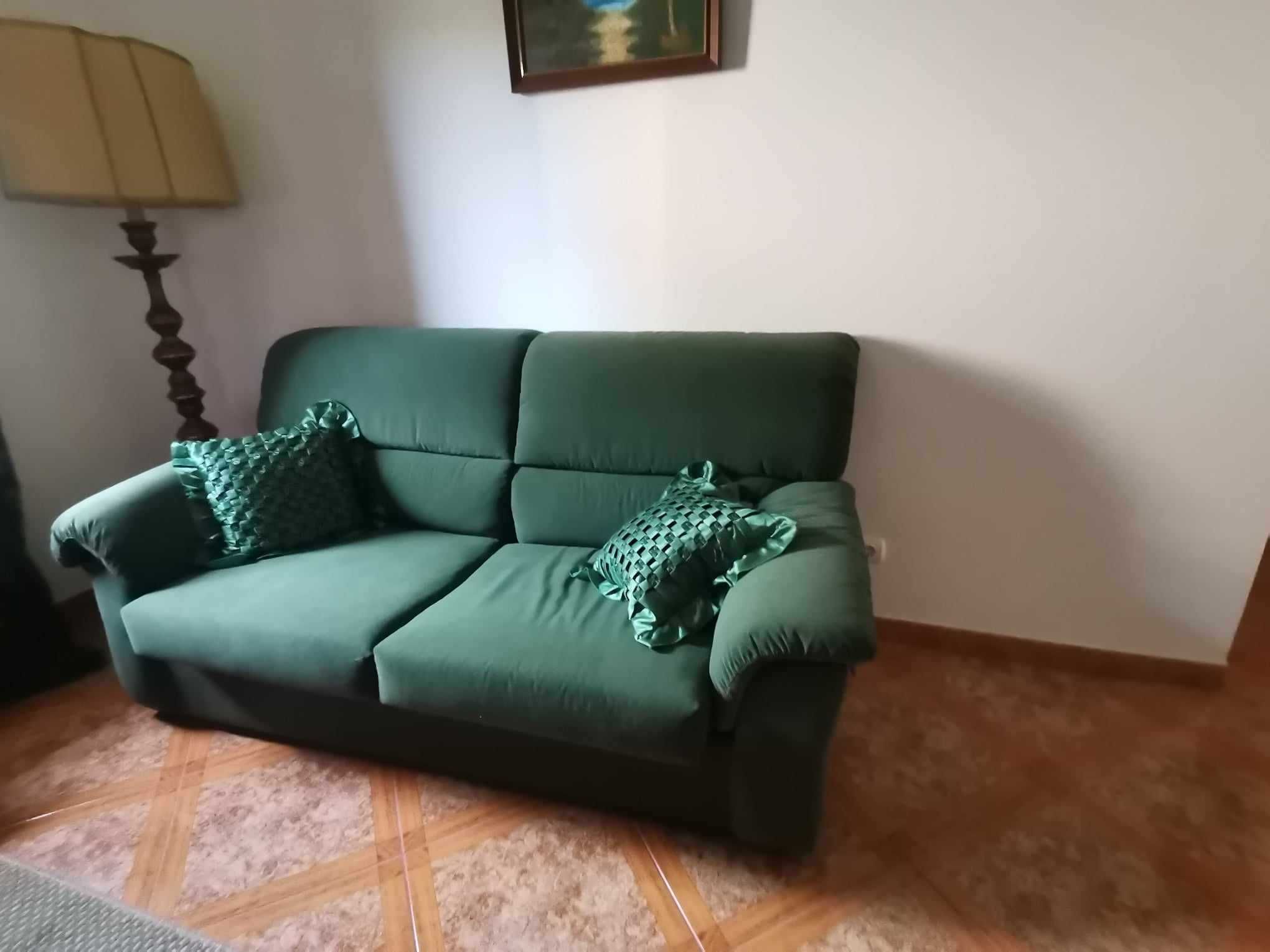 3 sofas- Cerejeira e Pele Verdadeira: Luxo e Conforto para a Sua Sala!