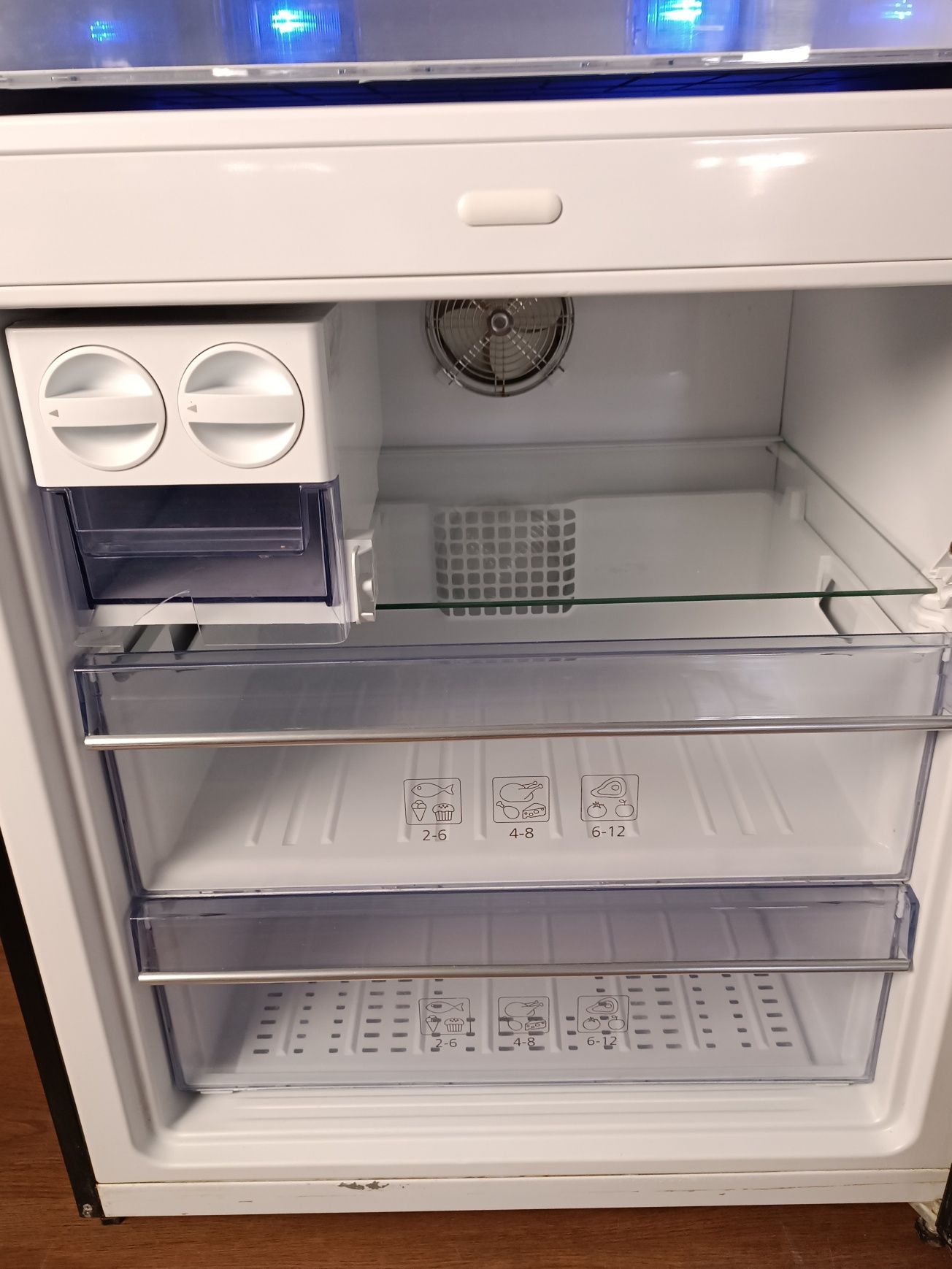 Двокамерний холодильник тихий  BEKO чорне скло суха заморозка гарантія