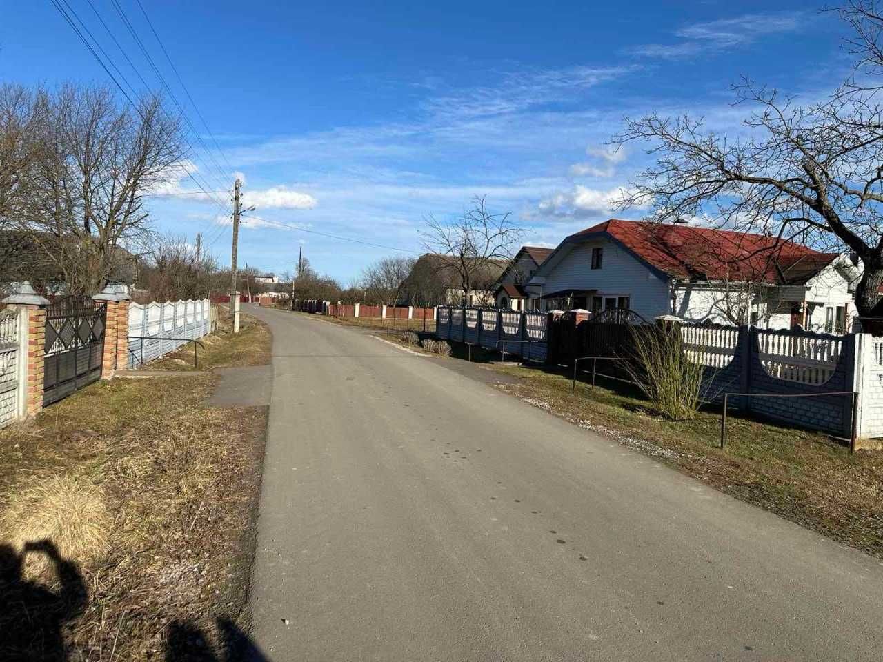 Продається будинок та 2 земельні ділянки в селі Похівка.