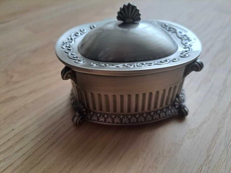 Guarda Joias em Metal