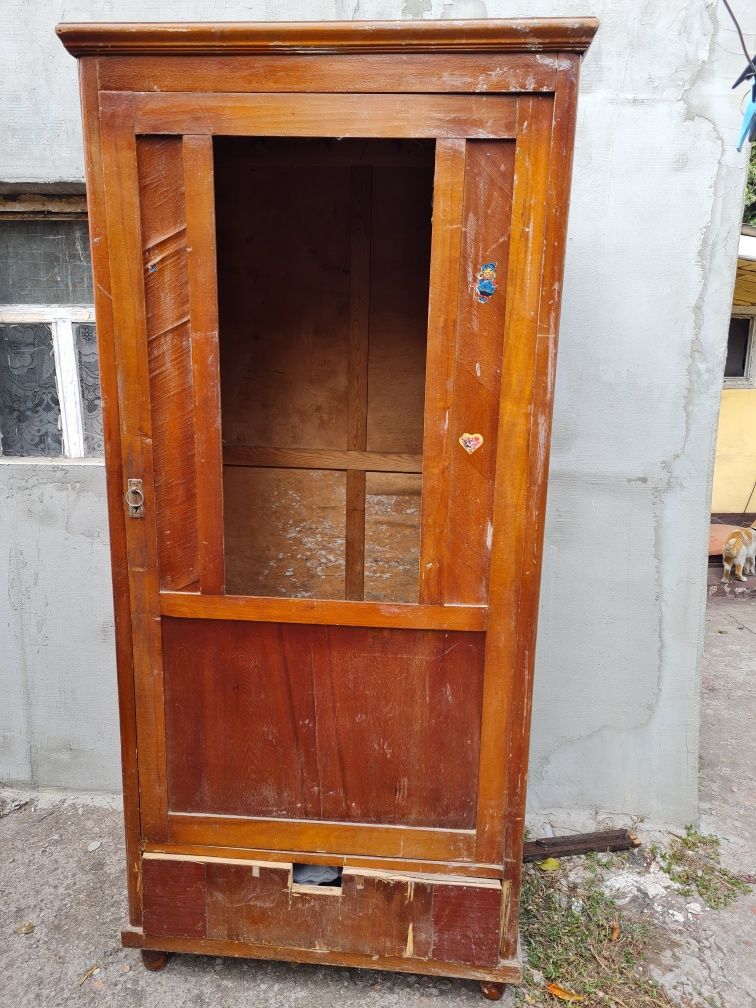 Старинний шкаф антиквариат
