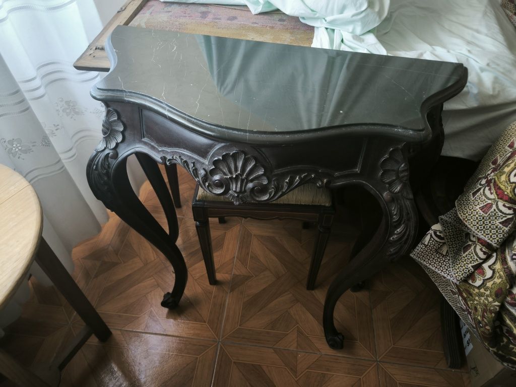 Móvel de entrada antigo