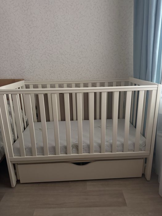 Кровать  с матрасом