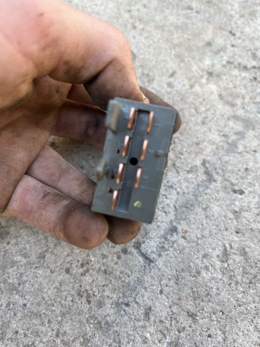 Аварійка кнопка  Гольф 4