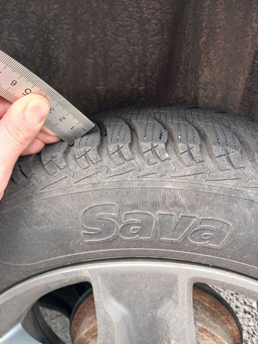 Продам шини зимові 205/60/16 96Т