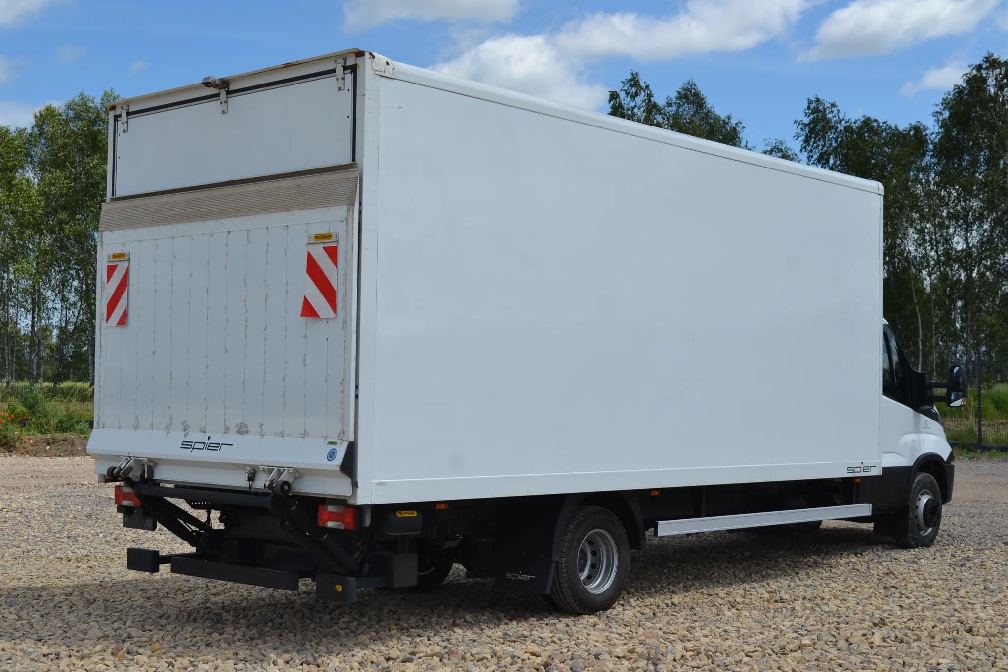 Iveco DAILY 72C18 70C18 Kontener 15 palet Winda 1000 kg Izoterma 72-180 Manual Poduszka  65C18 60C18 Rama Dowolna zabudowa Wywrot HDS Skrzynia ładunkowa LAWETA