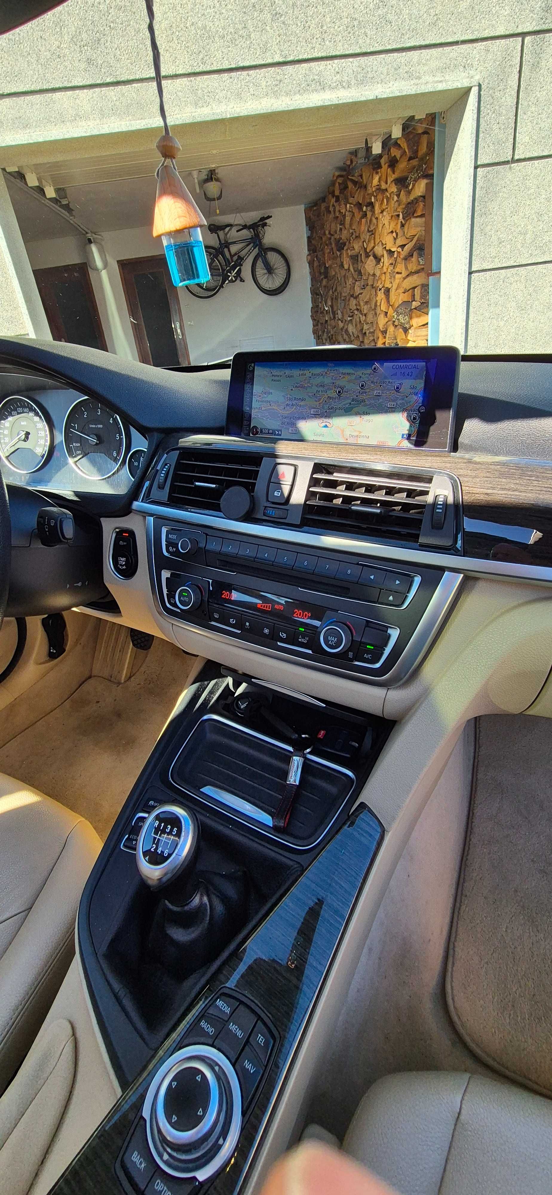 BMW 320d Touring Line Luxury - 184cv - 2014