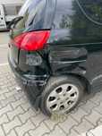 Samochód Mitsubishi Colt. Uszkodzony