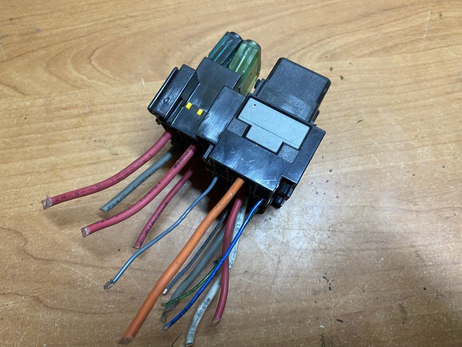 Mercedes ML163 колодка запобіжників та реле для Мерседес МЛ. З проводк