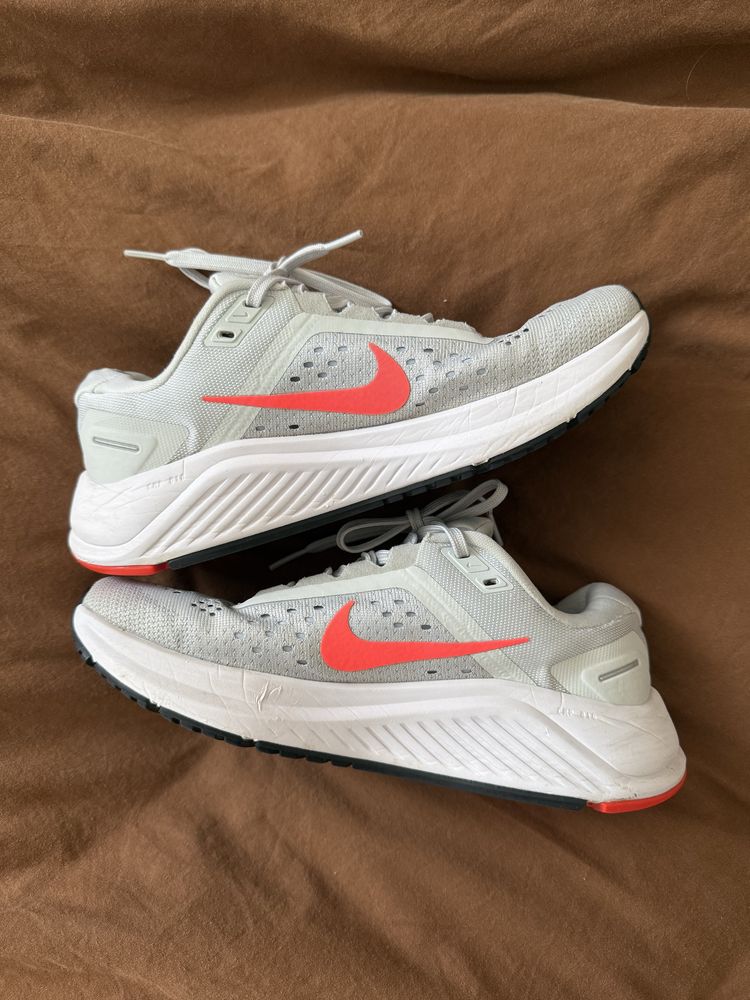 Кросівки жіночі літні Nike AirZOOM Structure 23 CZ6721-009 р.37,5 білі