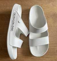 Calvin Klein białe klapki basenowe sandały 40