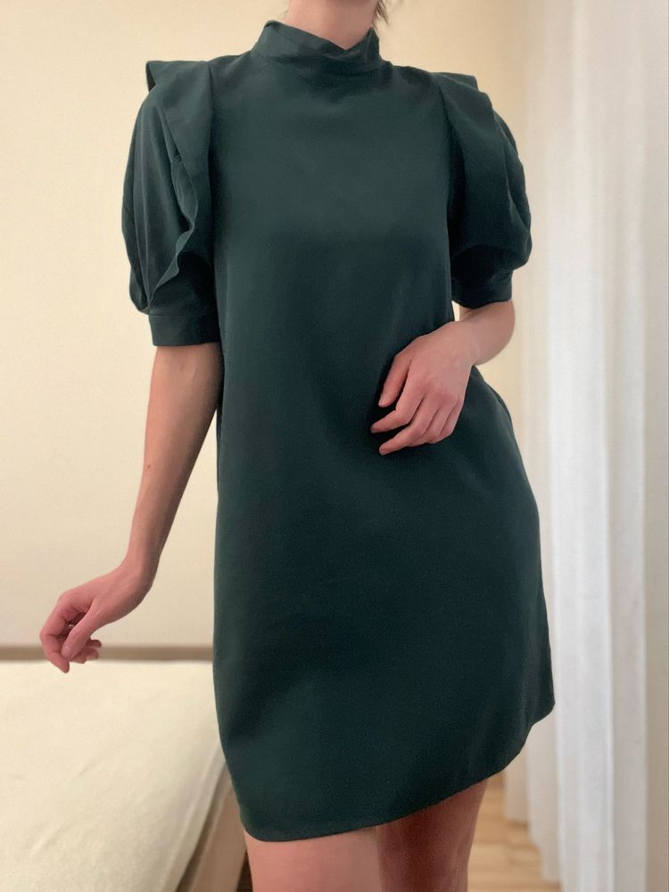 Zara butelkowozielona wiskozowa trapezowa sukienka mini 36 S