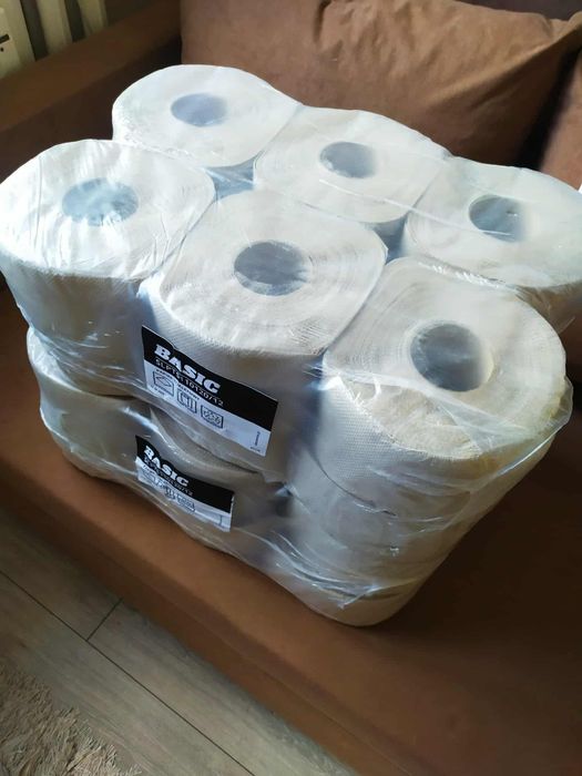 Mega paka papieru toaletowego marki BASIC (24 duże rolki)