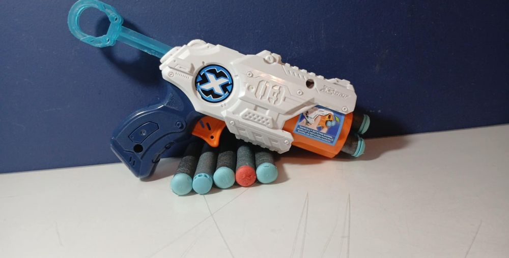 Pistolet xshot z magazynkiem na 3 naboje