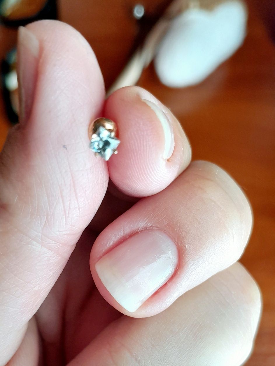 Сережки гвоздики 585 проба 1.1 гр