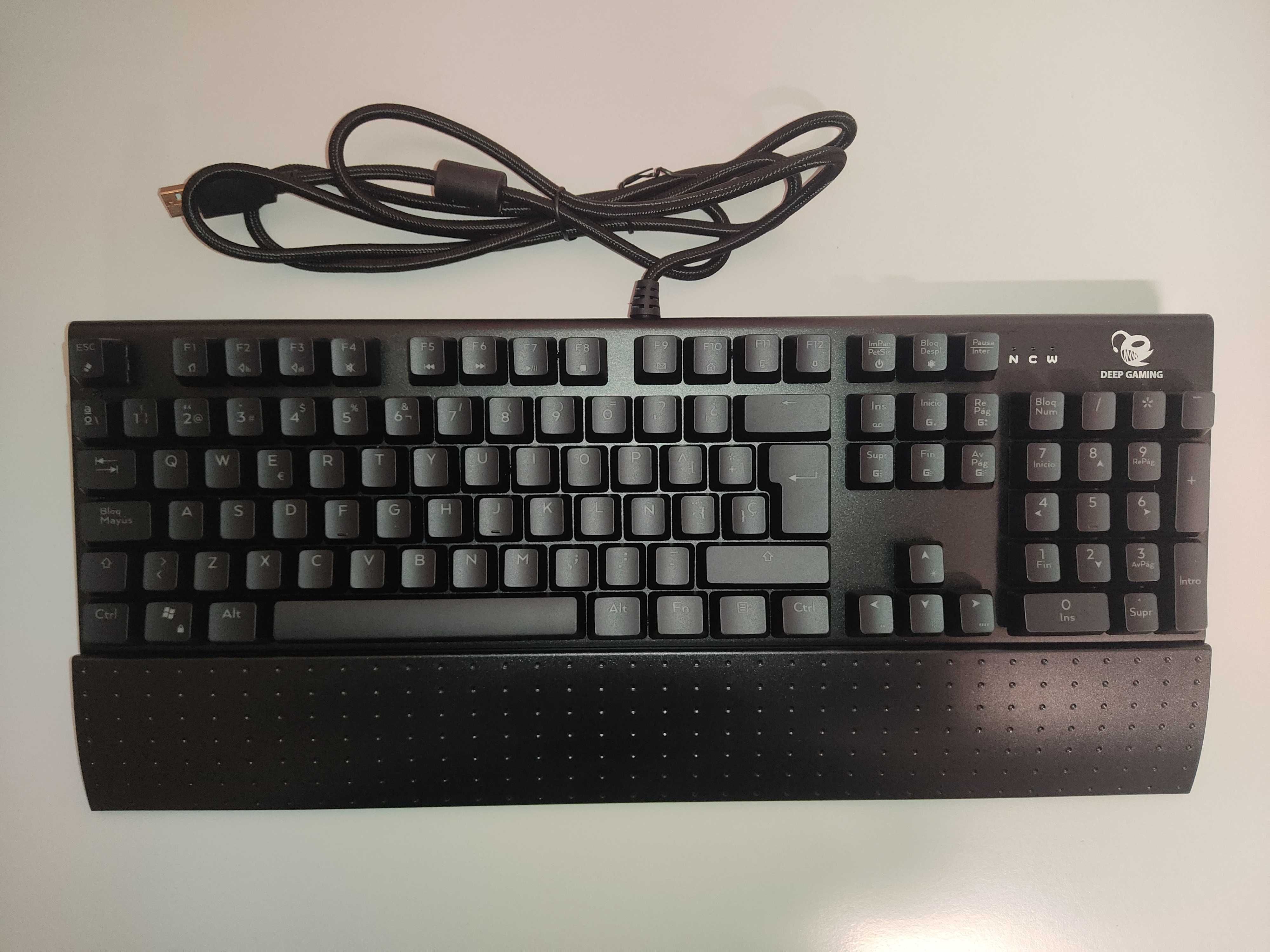 Teclado mecânico gaming em espanhol