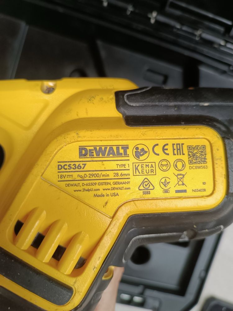 DeWalt DCS 367 акумуляторна потужна сабеньна пилка