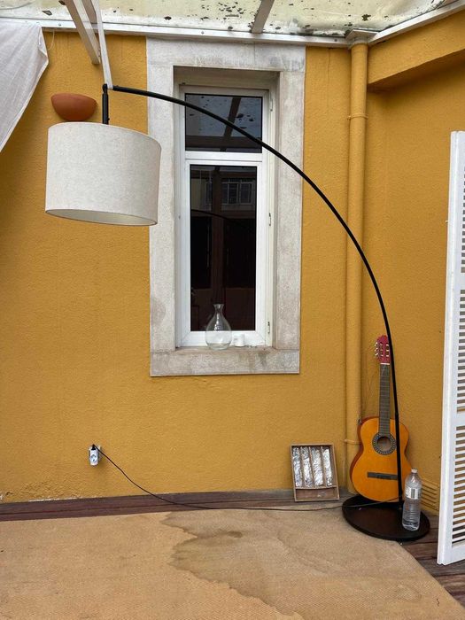 Candeeiro de pé IKEA SKAFTET com abajur — arco preto