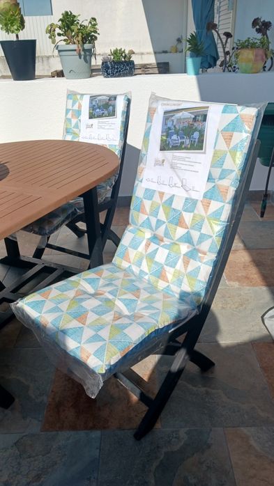 Coxins novos para mesa jardim