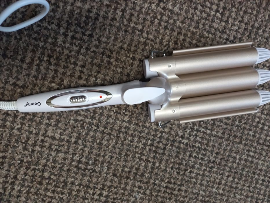 Тройная плойка для волос Geemy GM-1988