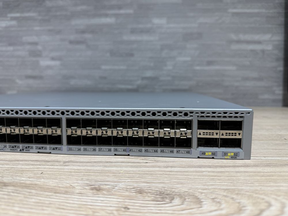 Brocade VDX 6740-64-F високопродуктивний комутатор рівня Layer 2/3
