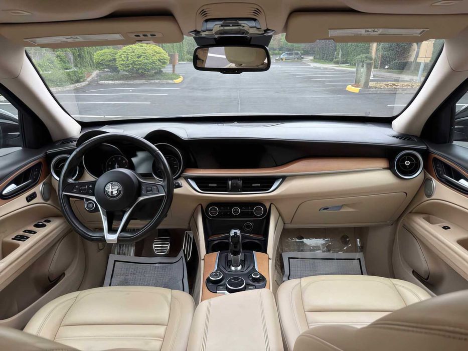 Alfa Romeo Stelvio      2018