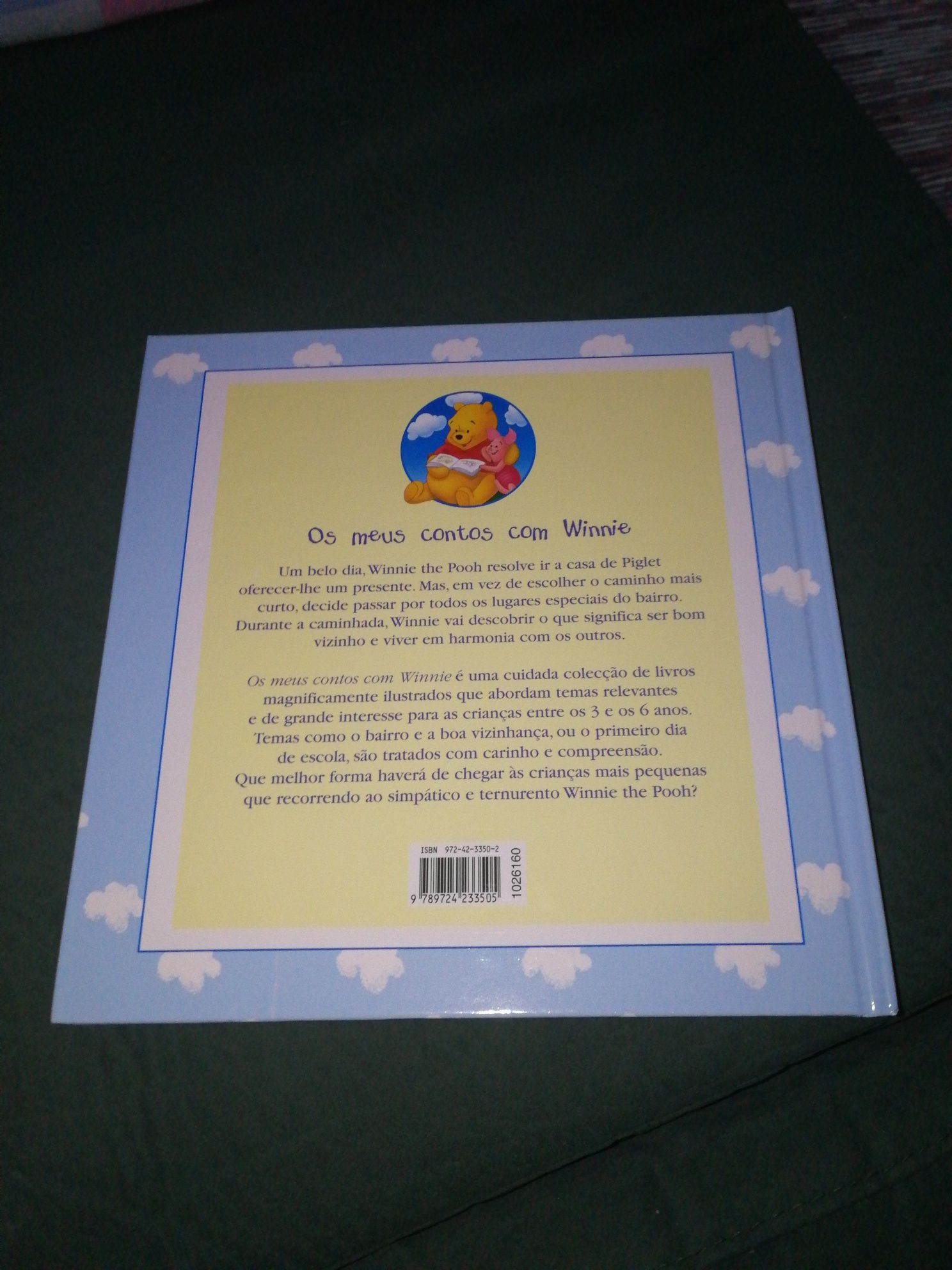 Livro "O bairro de Winnie the Pooh"