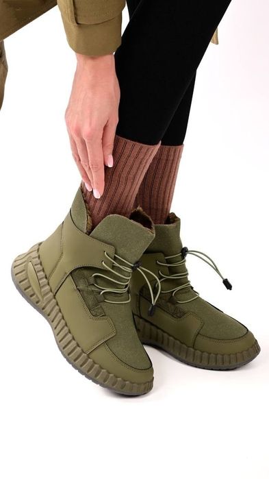 Жіночі черевики.