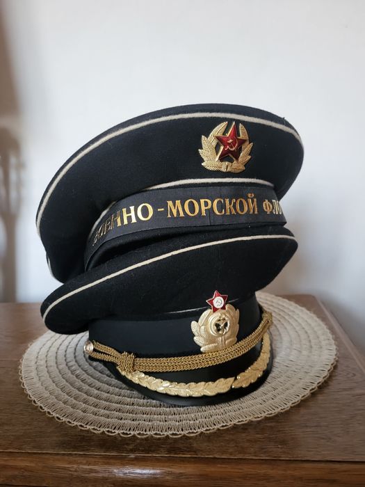 Dwie czapki marynarki wojennej ZSRR