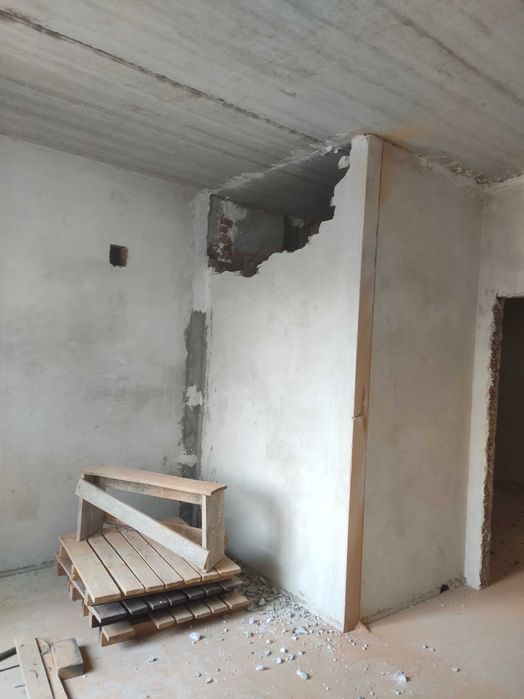 Демонтаж сантехкабін, стяжки, плитки, штукатурки. Вивезення сміття