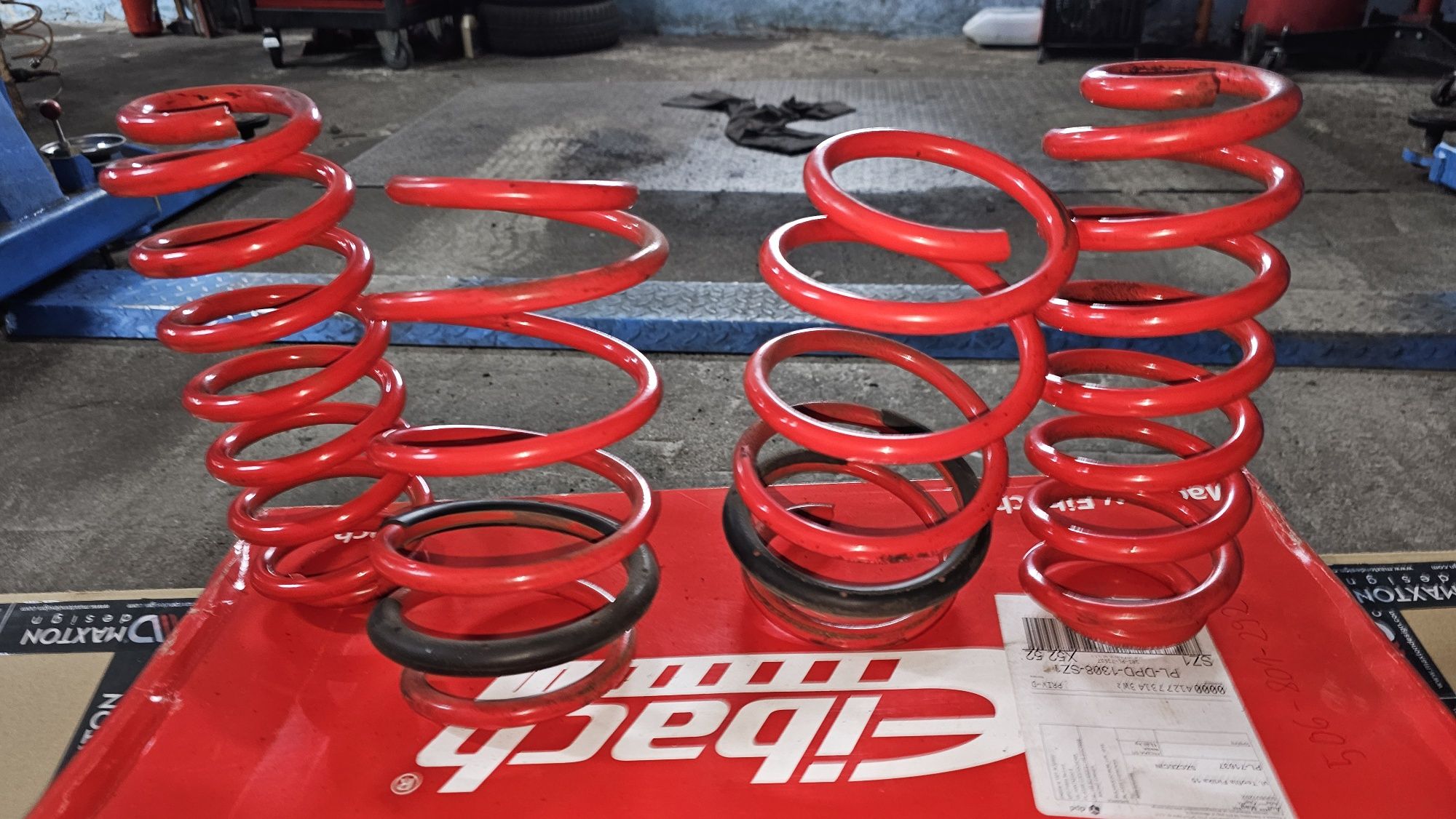 Sprzedam używane sprężyny sportowe znanej firmy Eibach do vw golfa 8 R