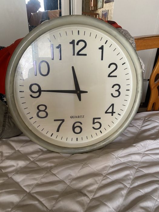 Часы настенные большой циферблат и цифры