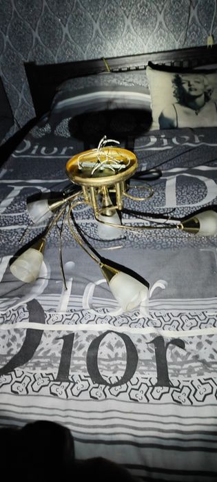 Продам люстру в гостиную на 5 лампочек бу в отличном состоянии