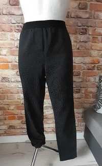 Czarne legginsy ,tłoczony wzór .Oasis
